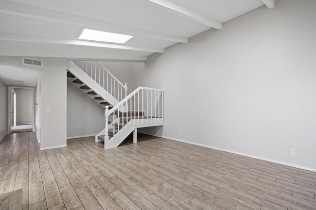 Building Photo - Fantastic 3-Bedroom Home in Prime Brea Loc...