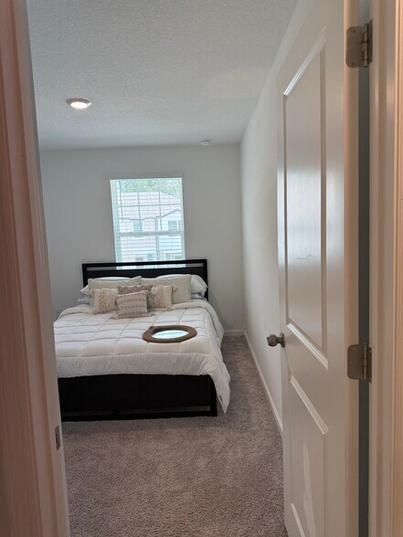 2nd room - 6206 Daerr Ridge St