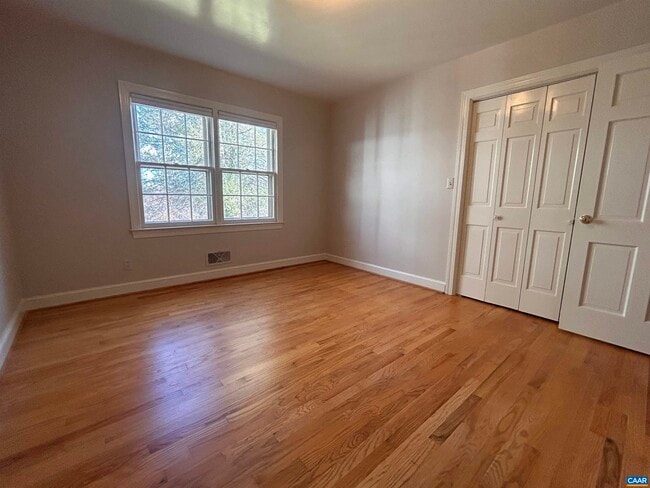 Building Photo - 214 Montvue Dr