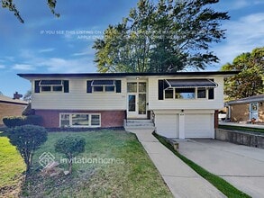 Building Photo - 404 S Crestwood Ln