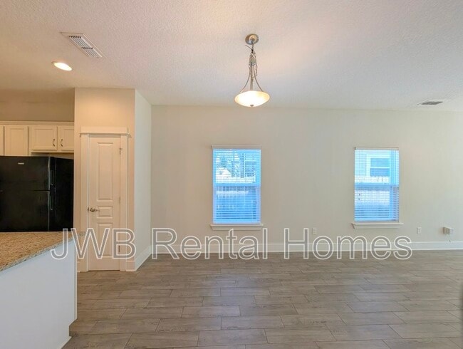 Building Photo - 115 11th St S