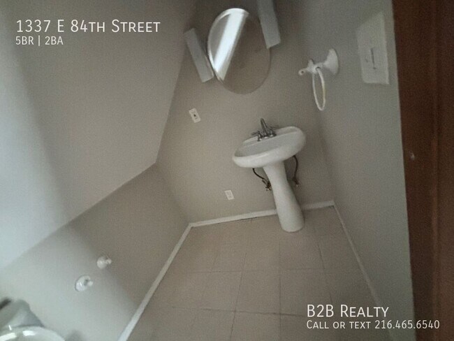 Building Photo - 1337 E 84th St