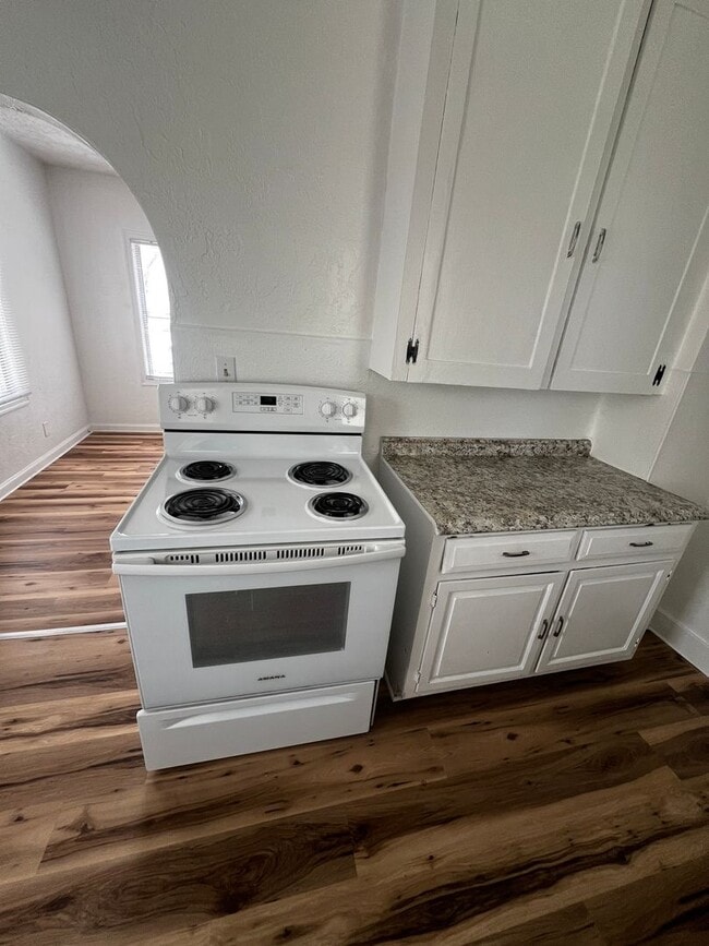 Building Photo - Updated 4-Bedroom 1.5 Bathroom Home with Fenced Yard