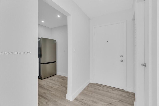 Building Photo - 7925 Carlyle Ave