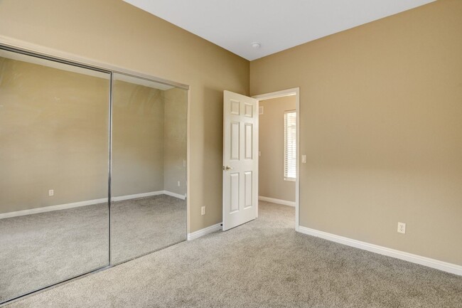 Building Photo - ELEGANT Single Story, 2 Bedroom Home in ANTHEM Gated Community!