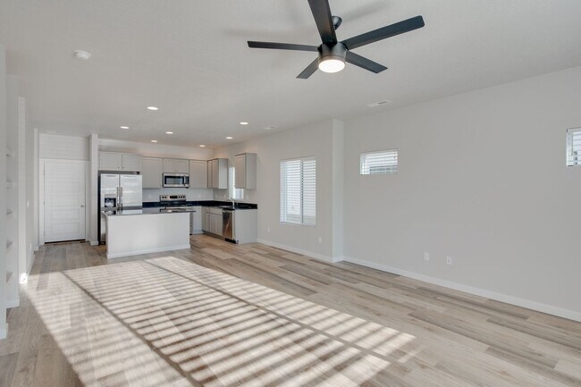 Building Photo - Modern Townhome ready for you today!