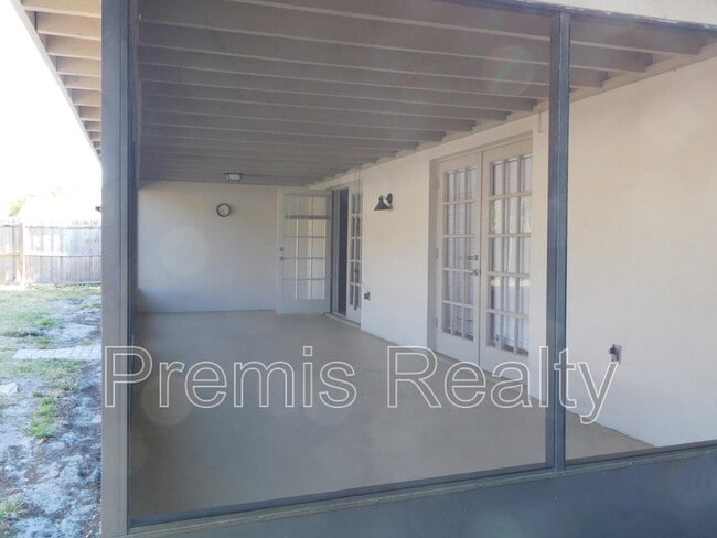 Building Photo - 14875 Cromwell Dr