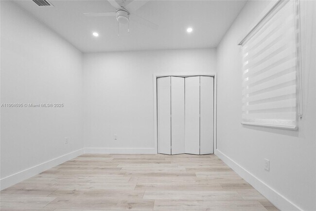 Building Photo - 129 SW 9th Ave