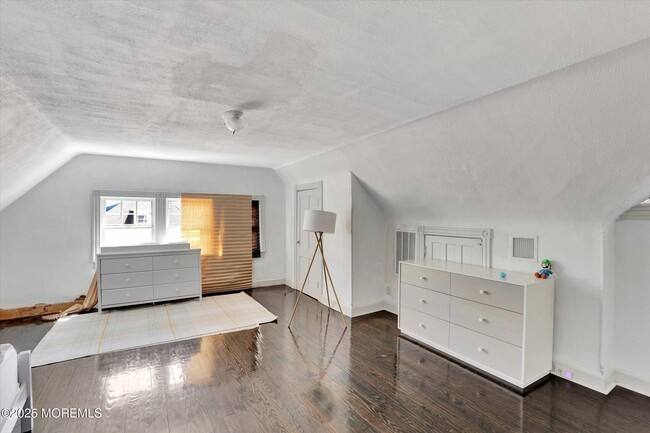 Building Photo - 307 Spier Ave