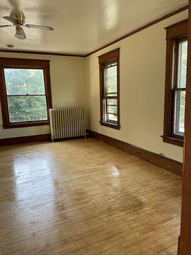 Building Photo - 932 St Clair Ave