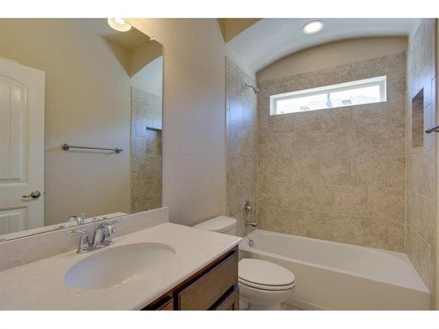 Building Photo - 3800 Gennaker Dr