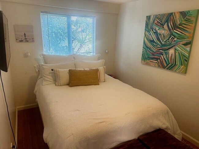 Building Photo - Encinitas Beach Cottage