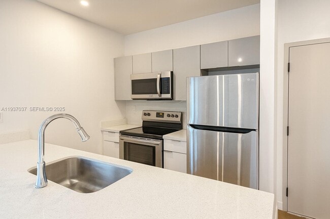 Building Photo - 1950 Fletcher St