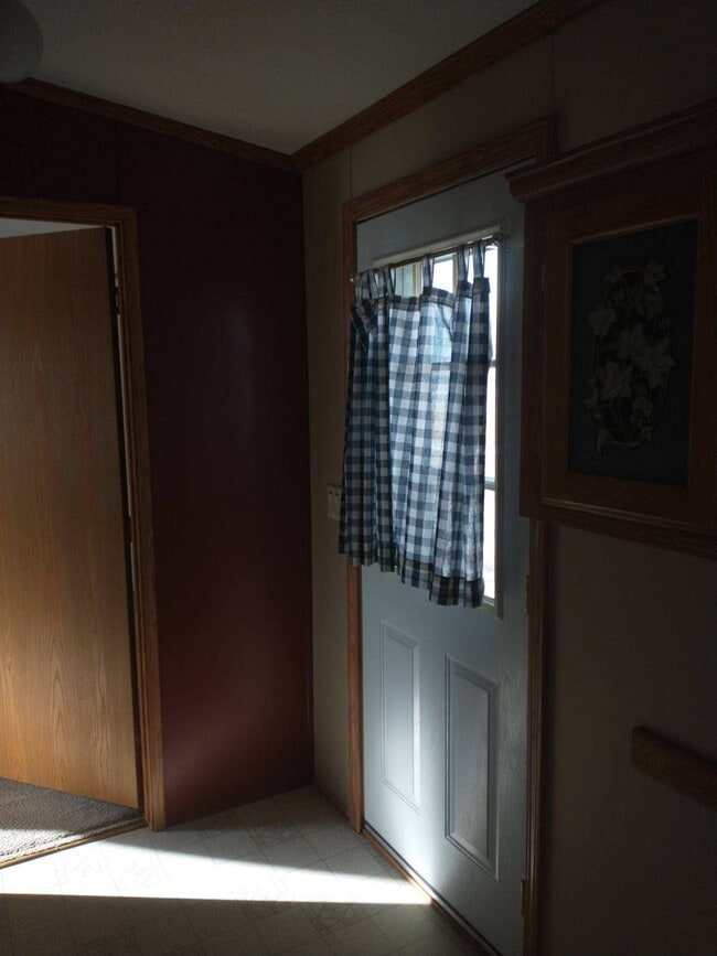 Building Photo - 5420 S View Rd