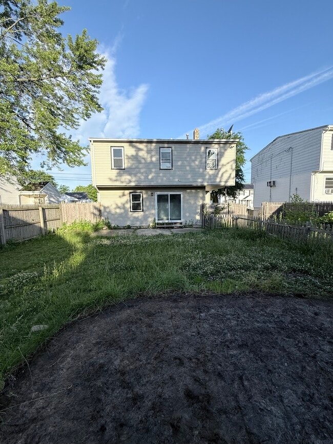 Building Photo - 40 Eisenhower Dr