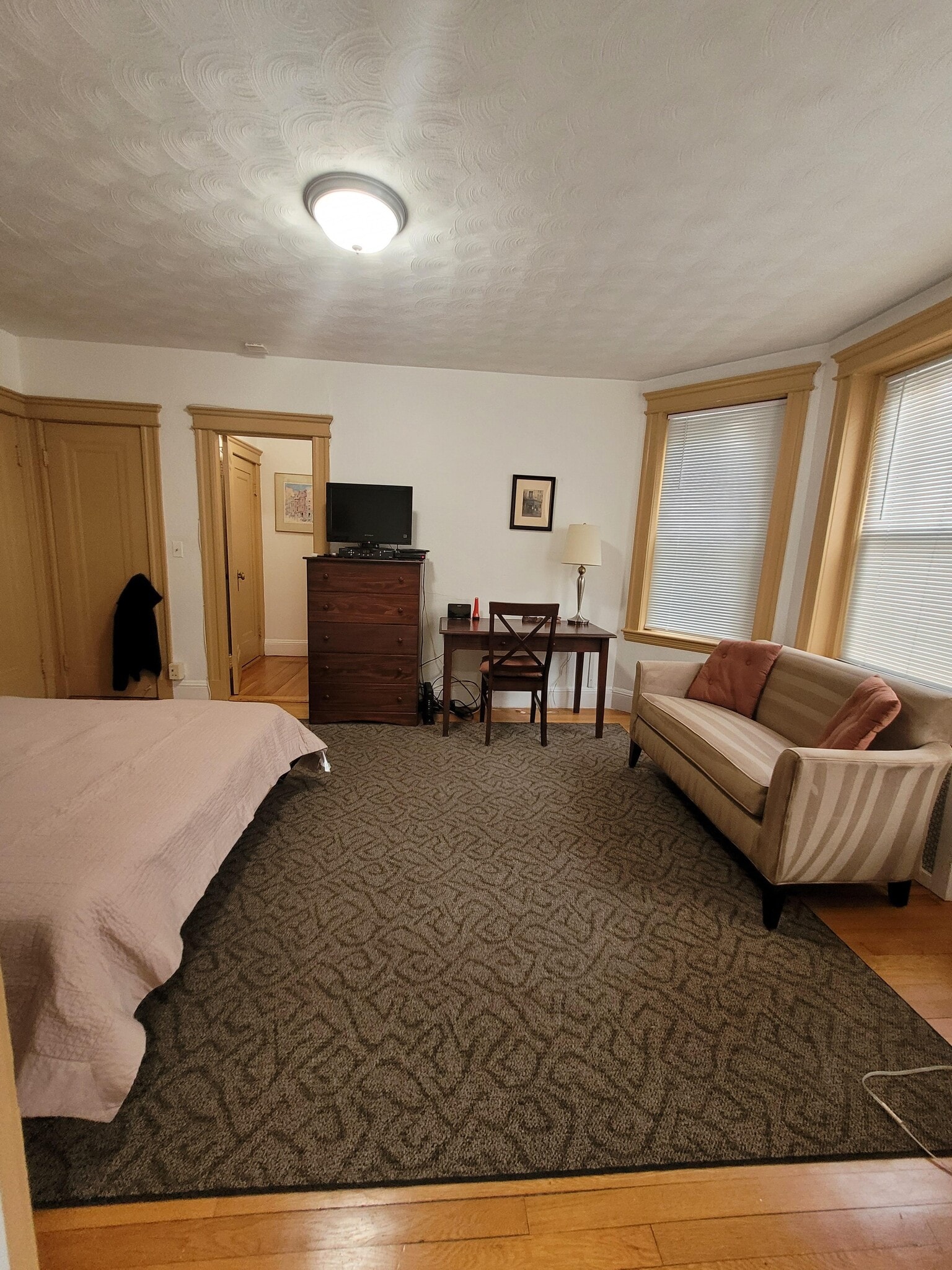 Building Photo - 118 Riverway