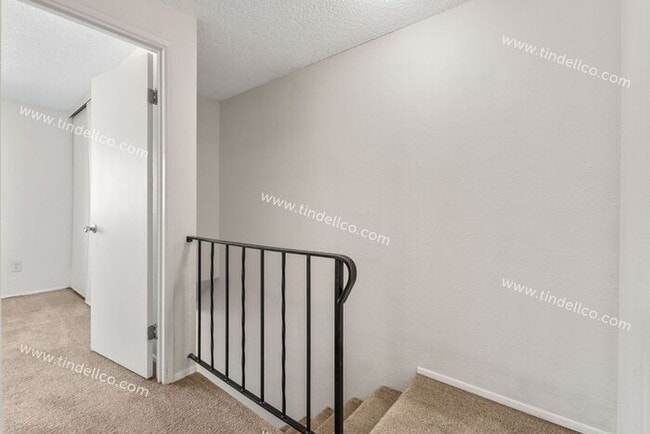 Building Photo - Renovated 2 bedroom townhouse in Piedmont
