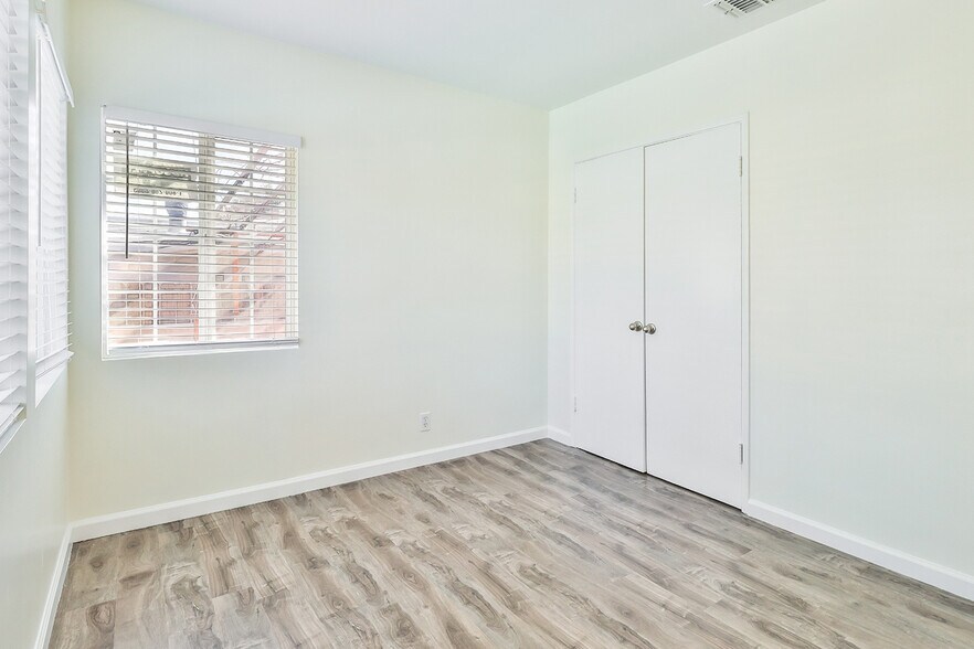 Building Photo - 16745 Bermuda St