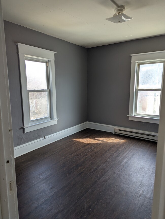Building Photo - 473 Crescent St