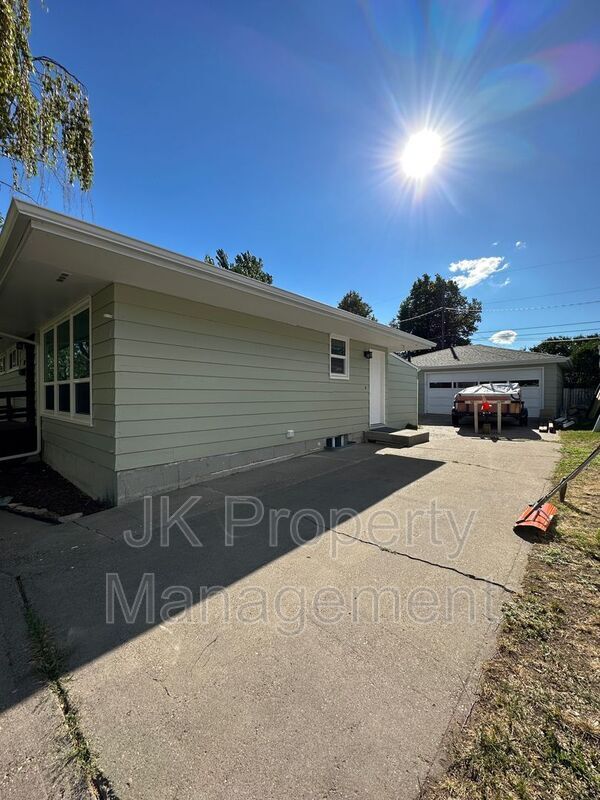 Building Photo - 319 Beth Dr