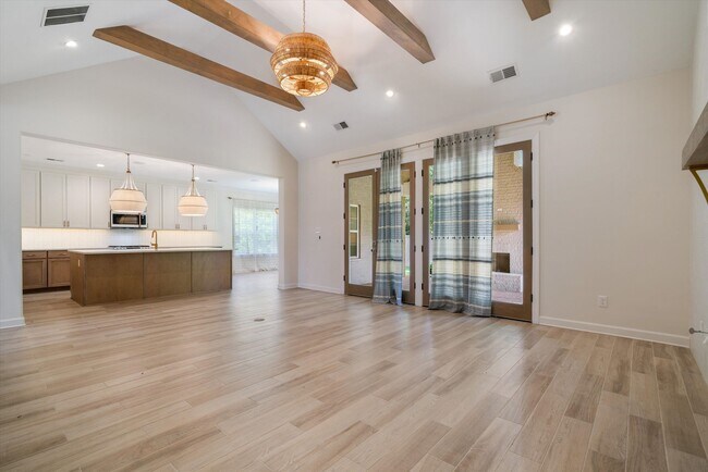 Building Photo - 316 Majestic Trail