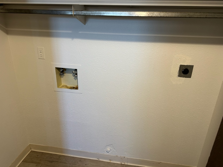 Building Photo - 4619 W 5th St