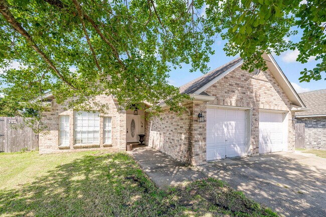Building Photo - 36 Moss Dr