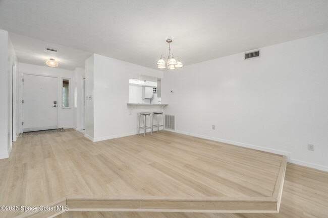 Building Photo - 105 La Costa St