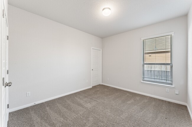 Building Photo - 229 Stag Way