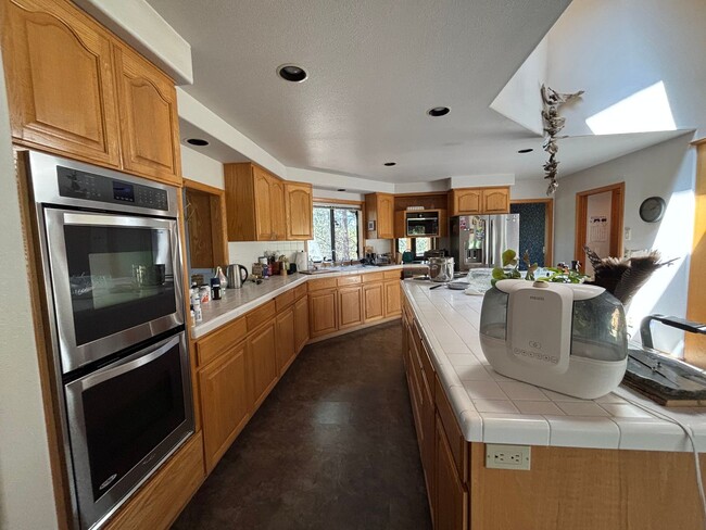 Building Photo - Stunning 3 Bed/ 2.5-Bath Home on the River...