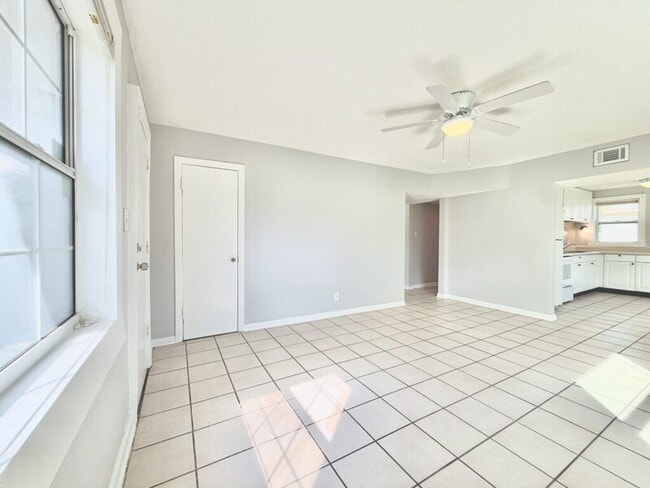 Building Photo - 1138 30th St S