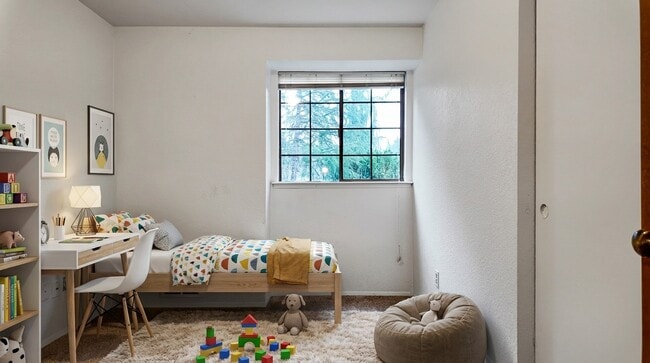 Building Photo - Bright 3-Bed Bothell Home with Attached Garage, Cozy Fireplace, and Private Garden Oasis