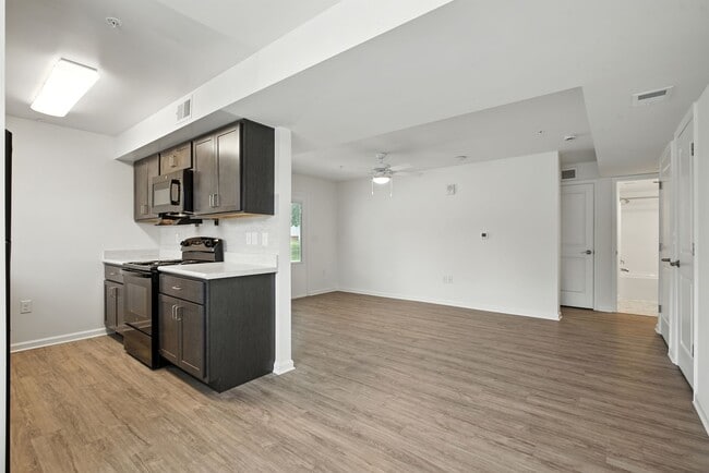 Building Photo - Diamond Court I & II