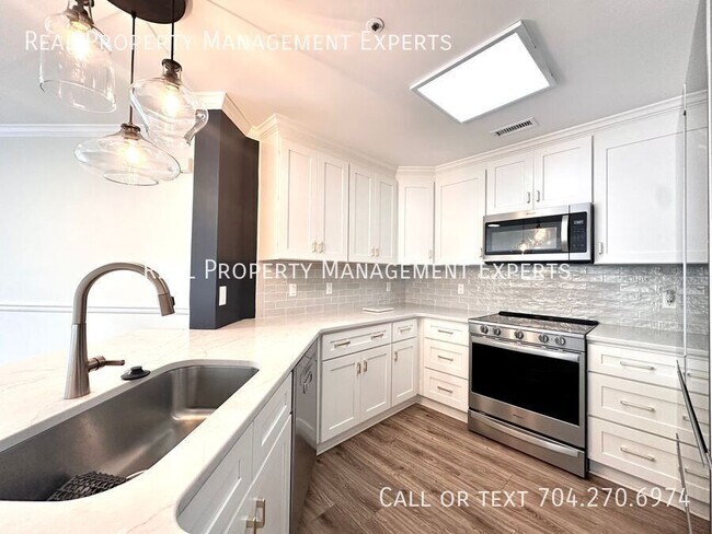 Primary Photo - 1038 Southwest Dr