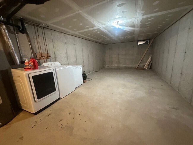 Building Photo - 66 Simsbury Landing