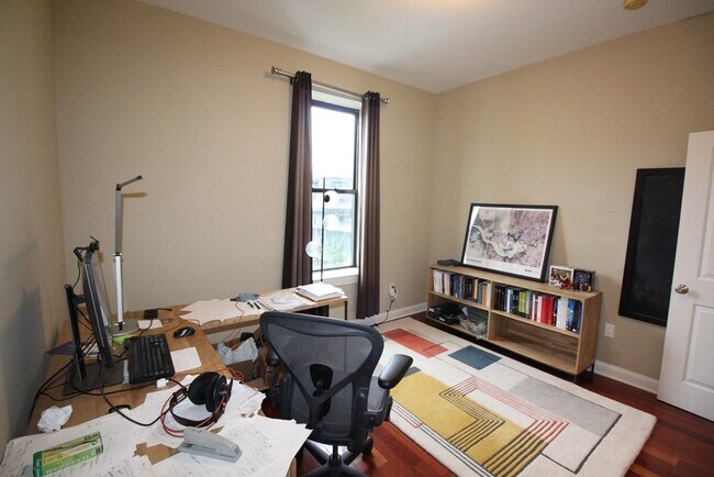 Building Photo - 20 McTernan St