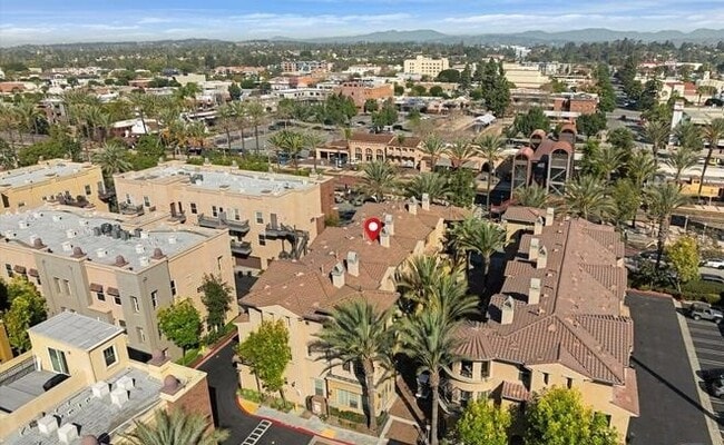 Building Photo - 306 District Ct