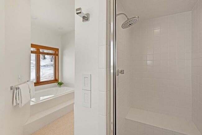 Building Photo - 126 Edgewood Ln