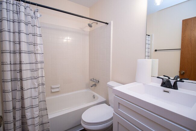 Building Photo - Beautiful Three Bedroom Home for Rent – 1440 Land of Lakes Circle, Lexington, SC