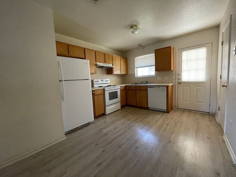 Building Photo - 4506 Sylvia Dr