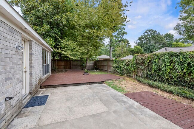 Building Photo - 207 N Dreamweaver Cir