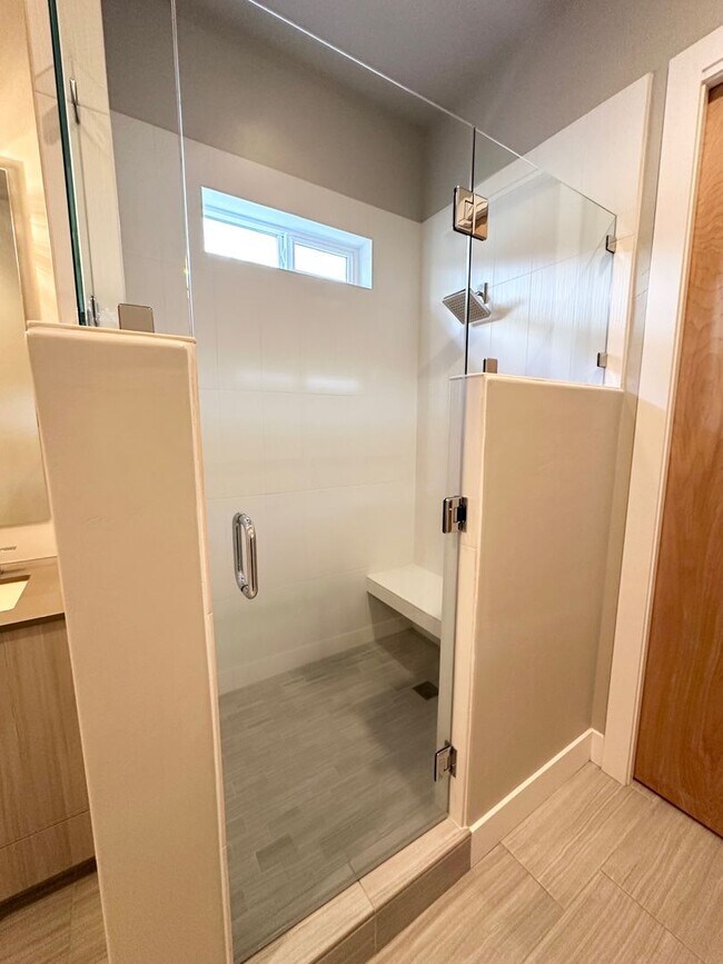 Building Photo - Rarely available in the most preferred River District! Available July 2026