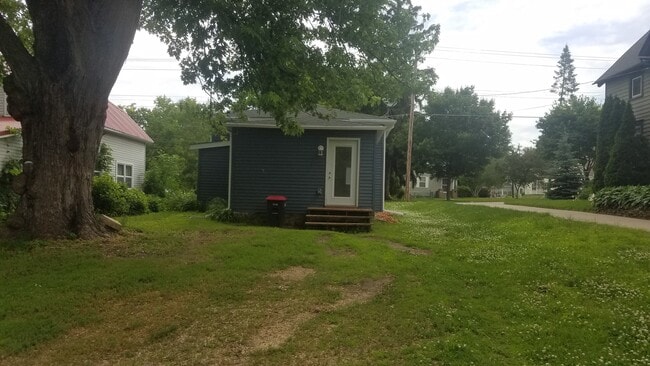 Building Photo - 1328 East Ave