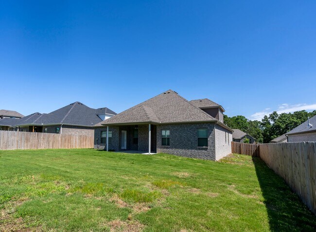 Building Photo - Like new 4BR Farmington home! LOADED with upgrades! Don't miss out!