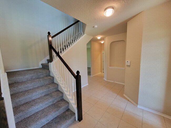 Building Photo - Charming 4 beds 2 baths in San Antonio!