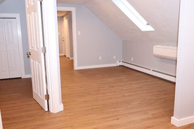 Building Photo - 73 Everett St