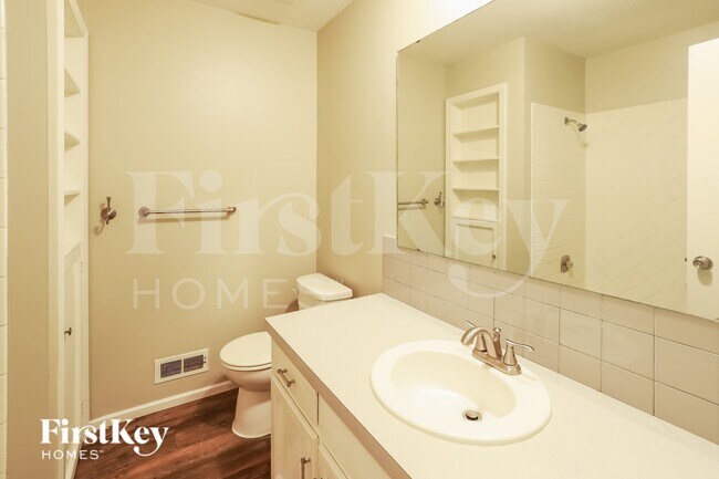 Building Photo - 5813 NW Aspen Ln