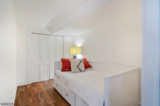 Building Photo - 77 W Shore Trail