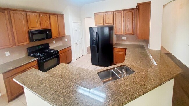 Building Photo - Wonderful 3-2-2 in Crowley ISD!