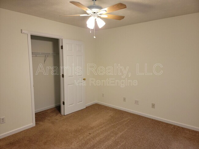 Building Photo - 3241 Cranberry Ln NE